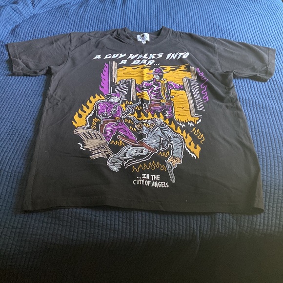 RARE Warren Lotas “a guy walks into a bar in the city of angels” tee extra large - Picture 2 of 4